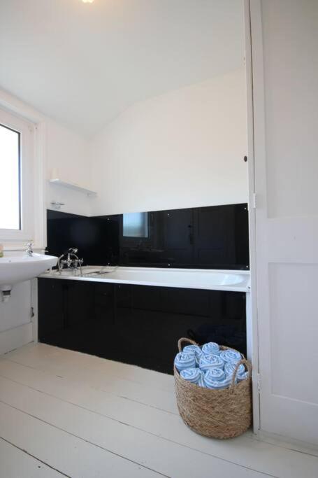 Downsview Villa Kingsdown  Luaran gambar